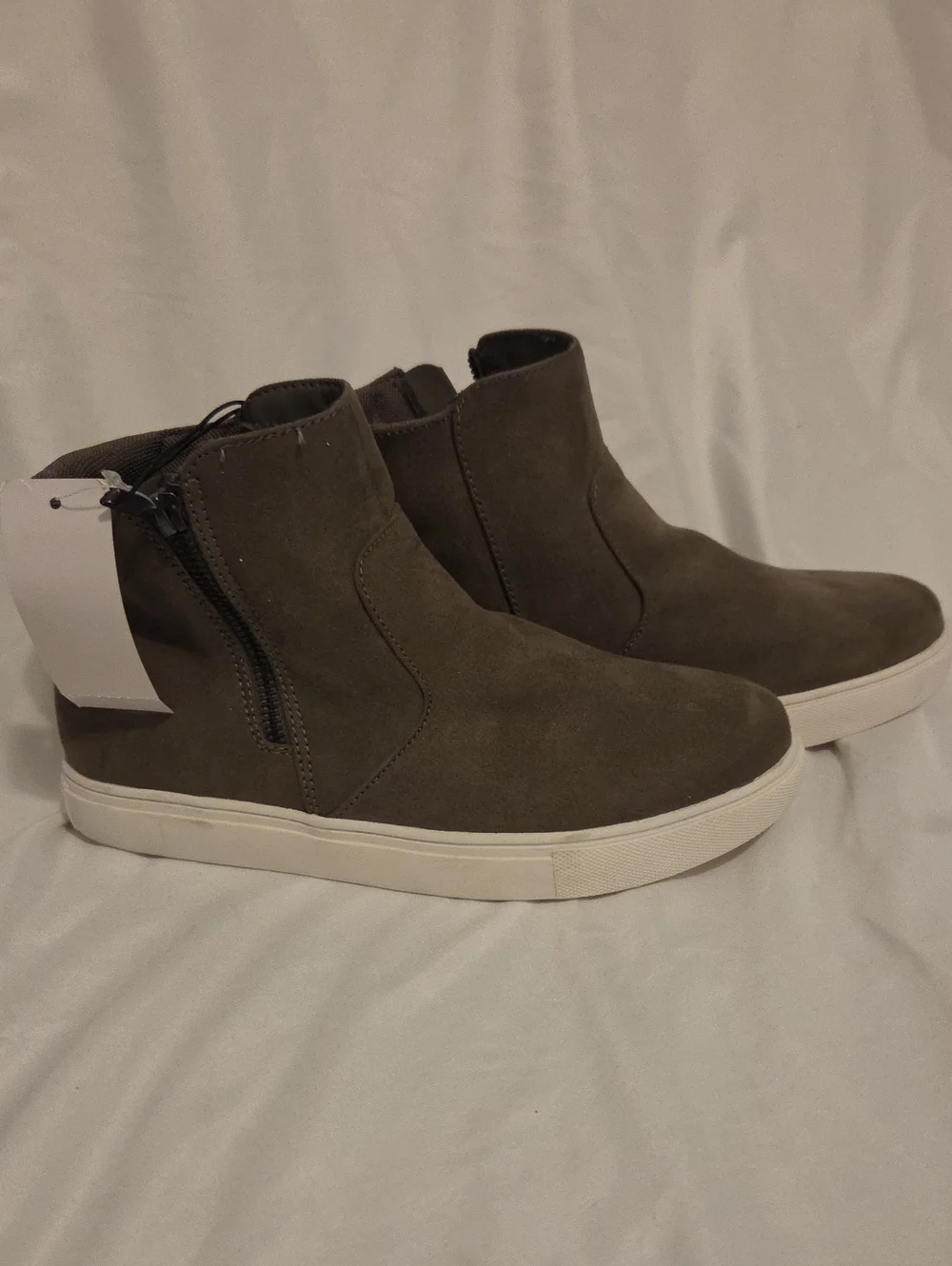 Izod Men's Brown High-Top Slip-On Sneakers with White Sole